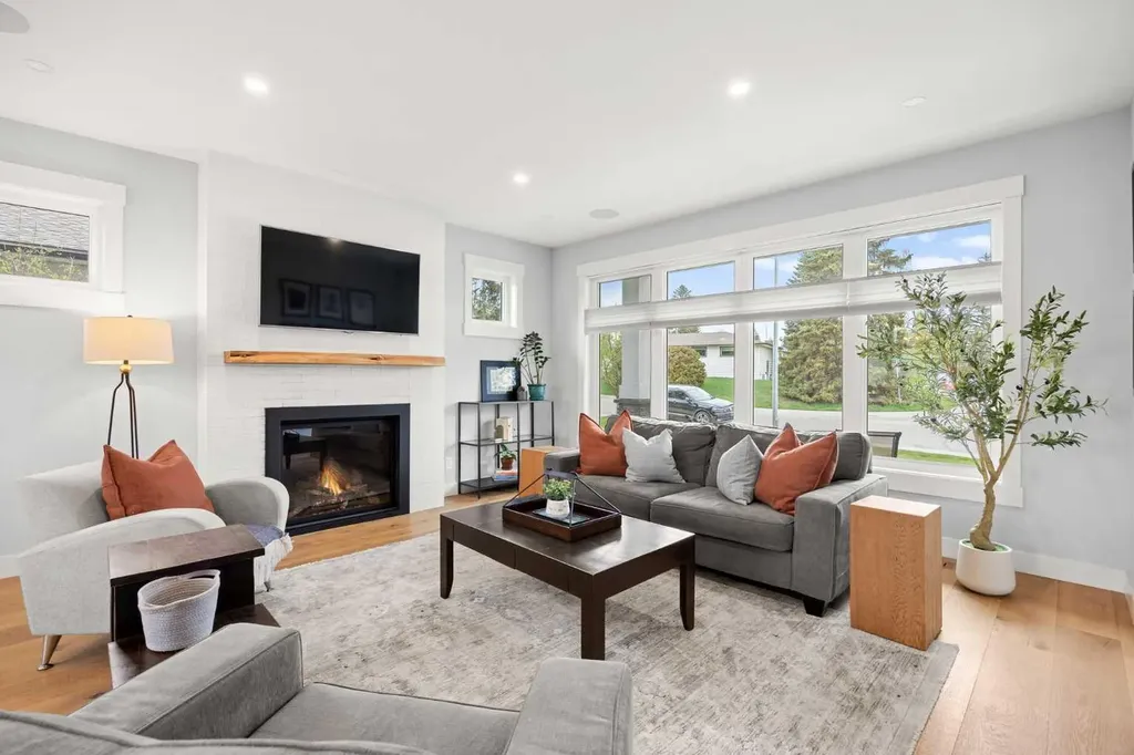 2223 Glenwood Drive SW Calgary AB T3E 3Y7