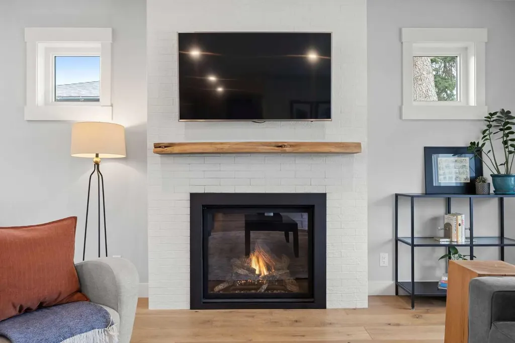 2223 Glenwood Drive SW Calgary AB T3E 3Y7