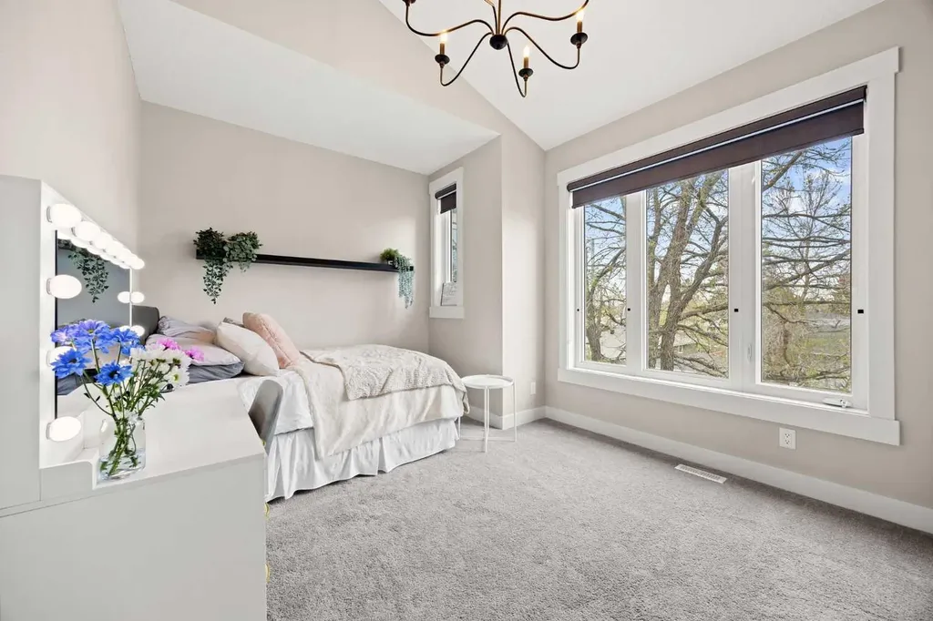 2223 Glenwood Drive SW Calgary AB T3E 3Y7