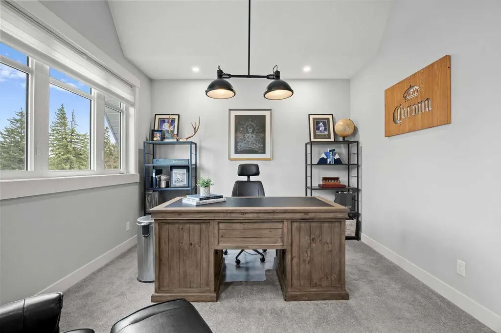 2223 Glenwood Drive SW Calgary AB T3E 3Y7