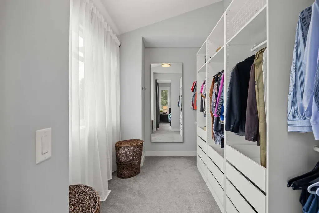 2223 Glenwood Drive SW Calgary AB T3E 3Y7