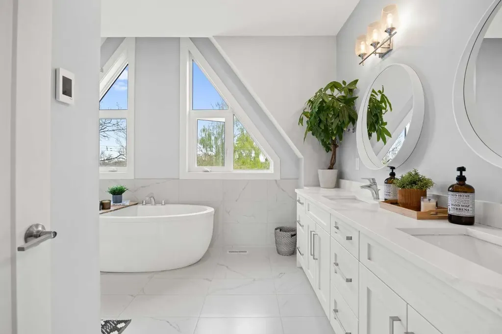 2223 Glenwood Drive SW Calgary AB T3E 3Y7