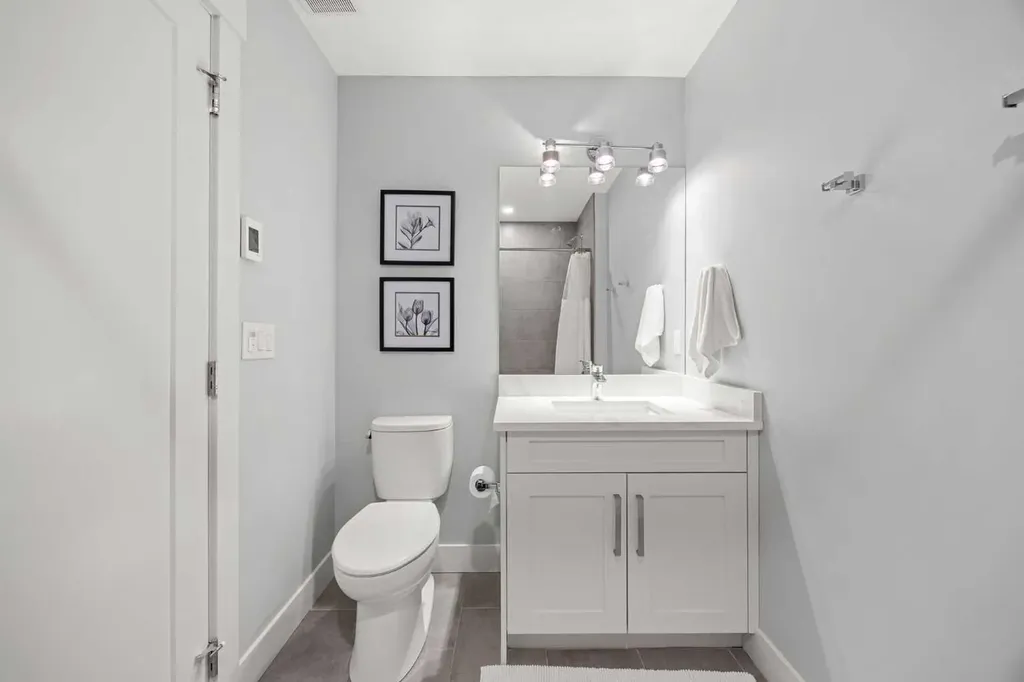 2223 Glenwood Drive SW Calgary AB T3E 3Y7