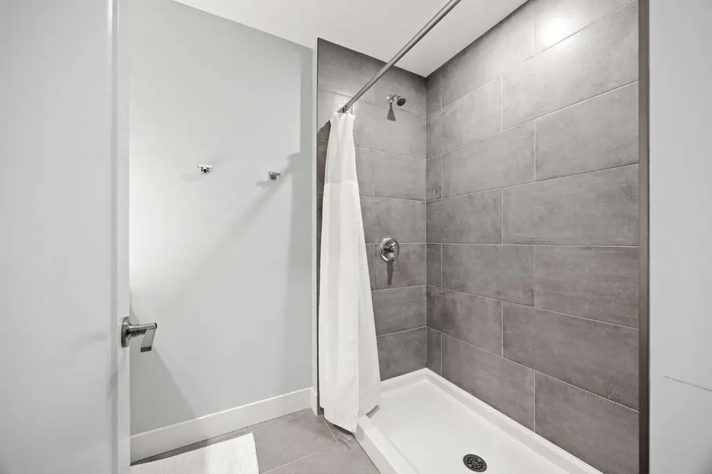 2223 Glenwood Drive SW Calgary AB T3E 3Y7