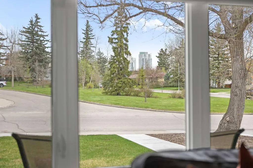 2223 Glenwood Drive SW Calgary AB T3E 3Y7