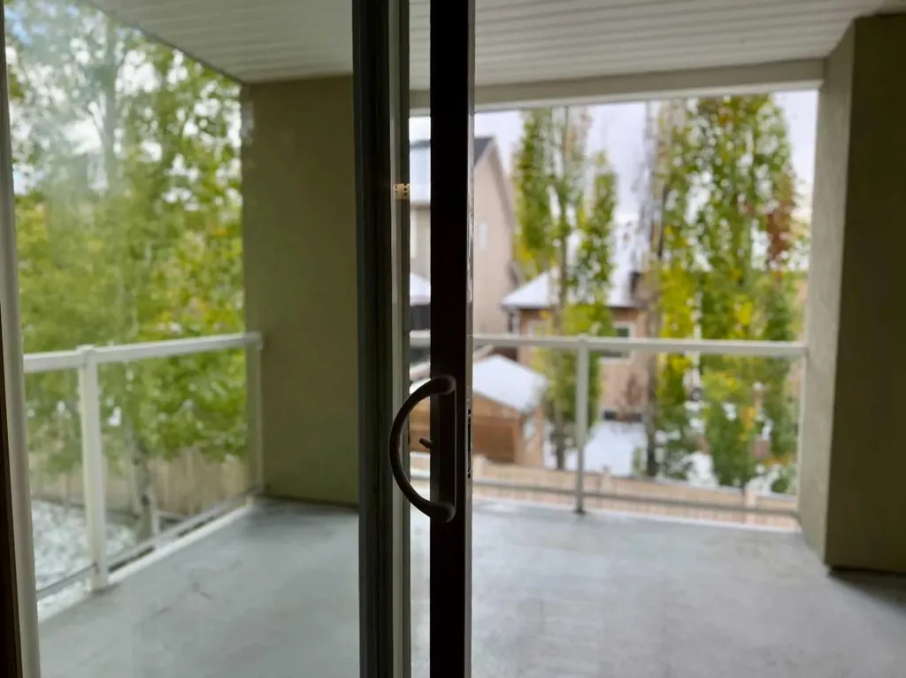 2518 Fish Creek Boulevard SW Calgary AB T2Y 4T5