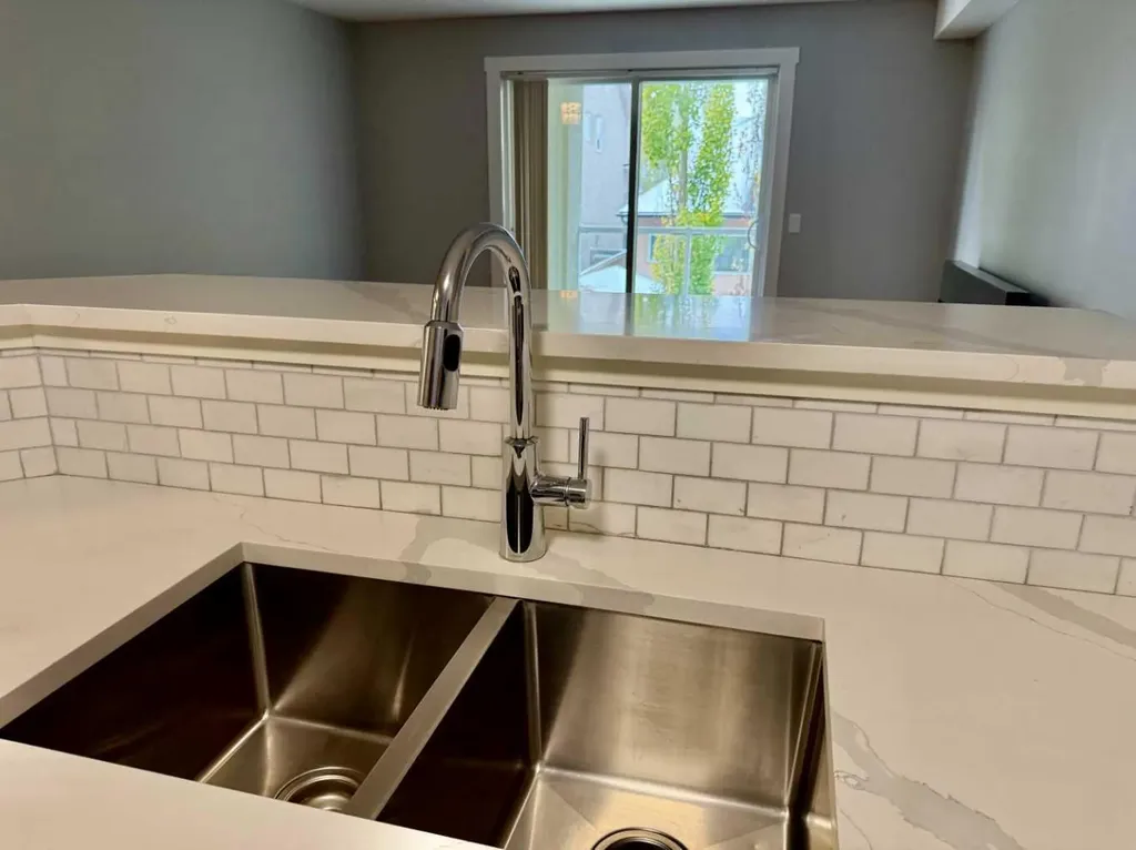 2518 Fish Creek Boulevard SW Calgary AB T2Y 4T5