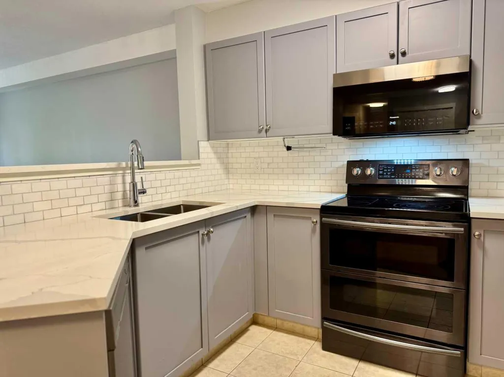 2518 Fish Creek Boulevard SW Calgary AB T2Y 4T5