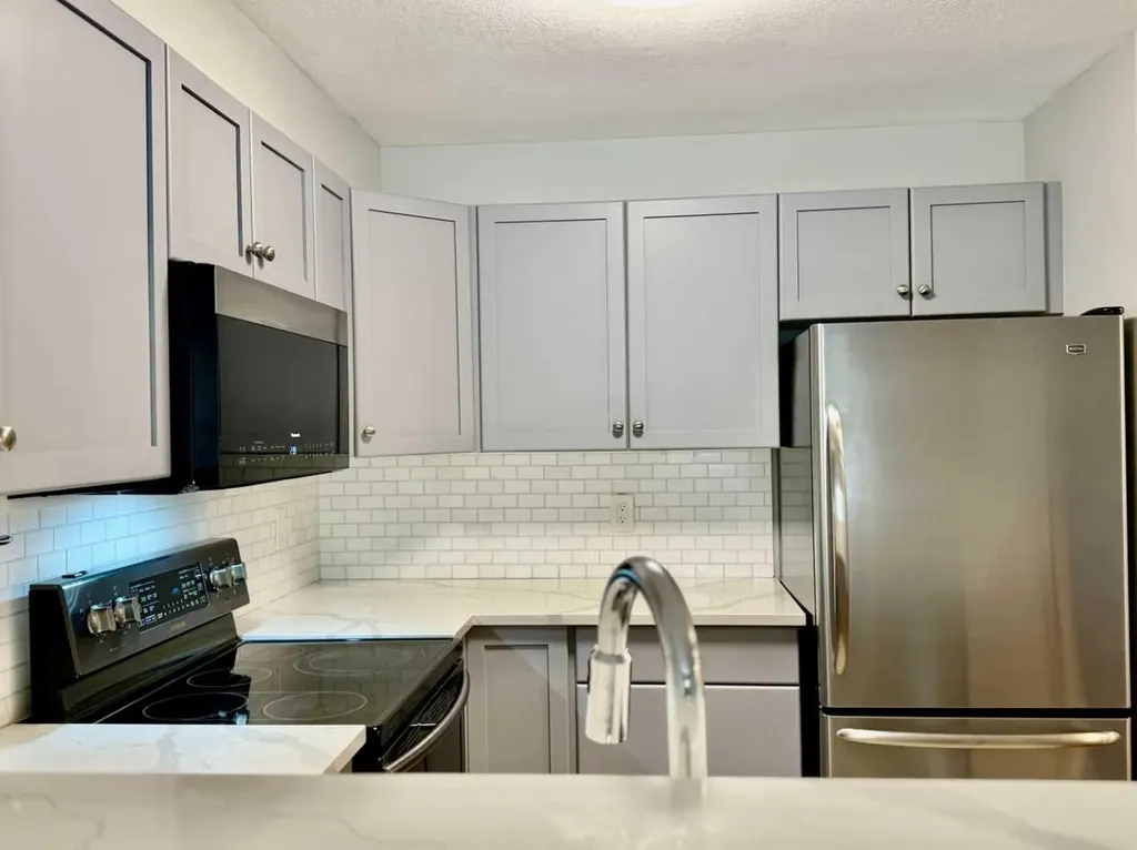 2518 Fish Creek Boulevard SW Calgary AB T2Y 4T5