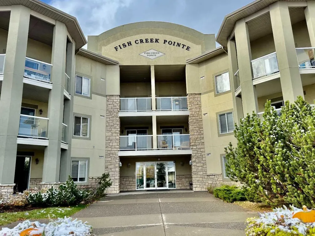 2518 Fish Creek Boulevard SW Calgary AB T2Y 4T5