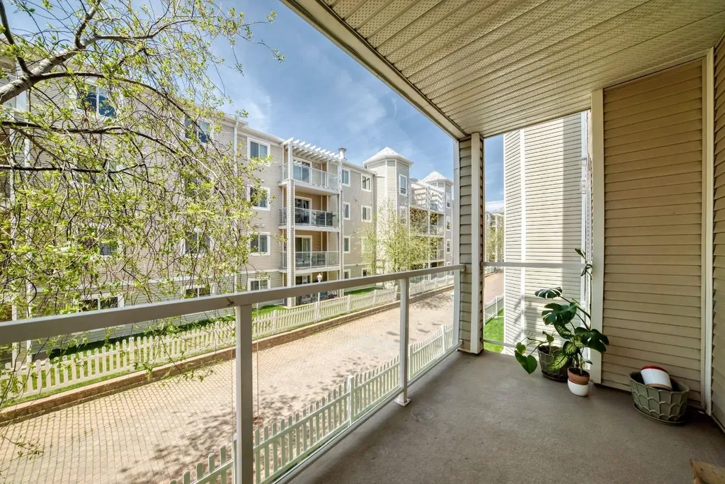 290 Shawville Way SE Calgary AB T2Y3Z9