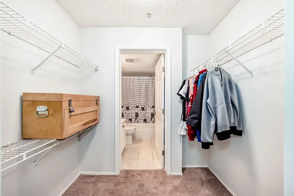 290 Shawville Way SE Calgary AB T2Y3Z9