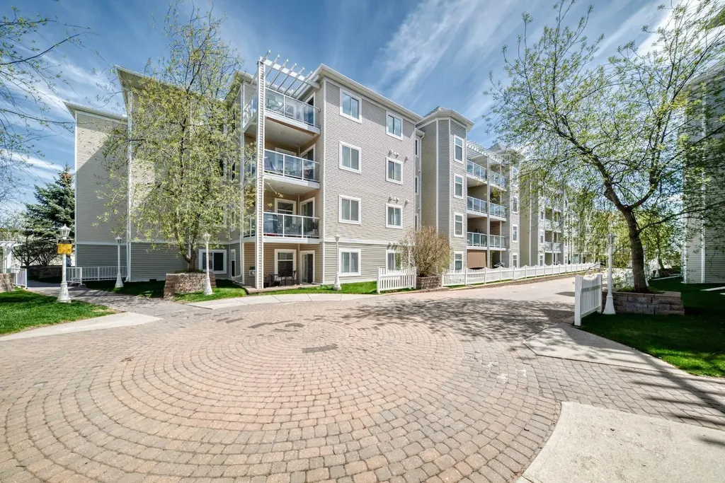 290 Shawville Way SE Calgary AB T2Y3Z9