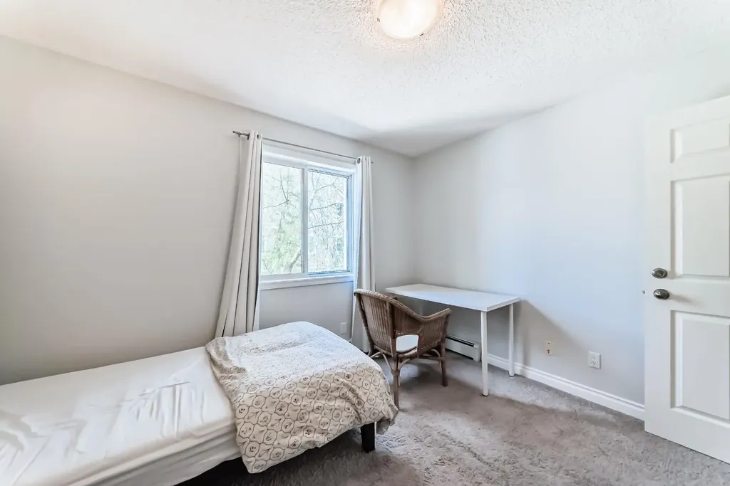 290 Shawville Way SE Calgary AB T2Y3Z9