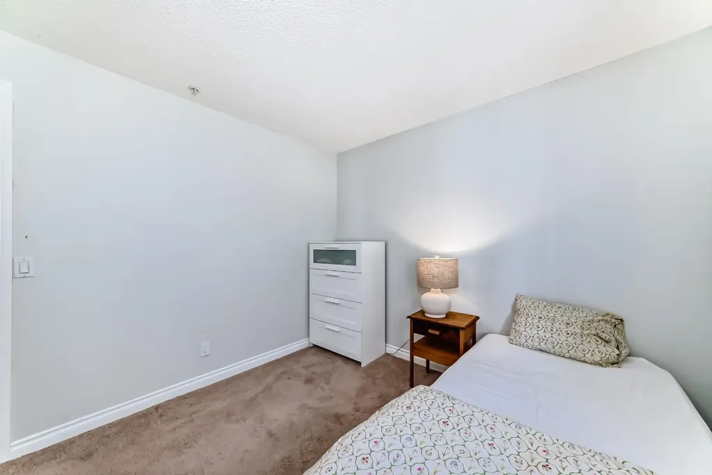 290 Shawville Way SE Calgary AB T2Y3Z9