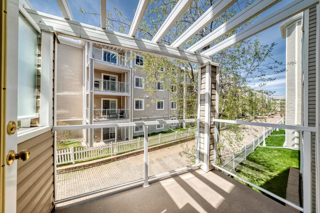 290 Shawville Way SE Calgary AB T2Y3Z9