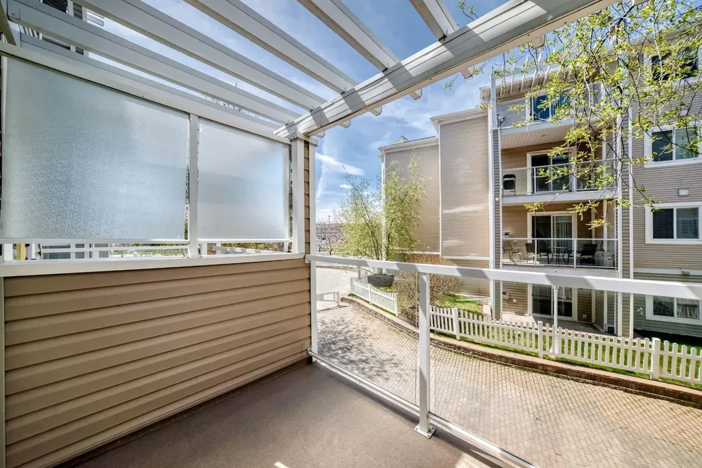 290 Shawville Way SE Calgary AB T2Y3Z9