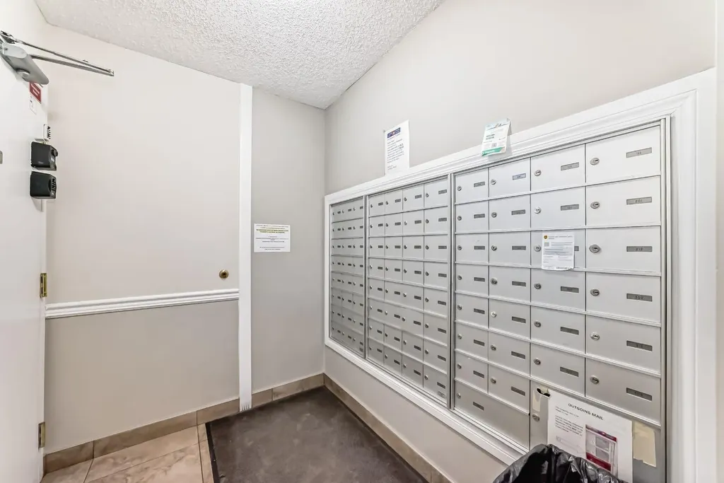 290 Shawville Way SE Calgary AB T2Y3Z9