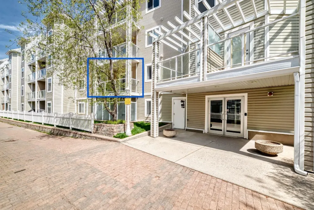 290 Shawville Way SE Calgary AB T2Y3Z9