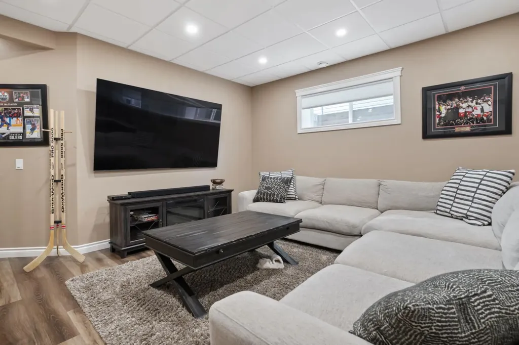 5204 33 Avenue Camrose AB T4V 4E2