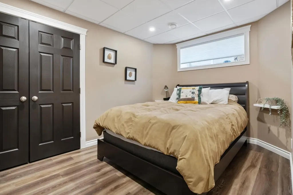 5204 33 Avenue Camrose AB T4V 4E2