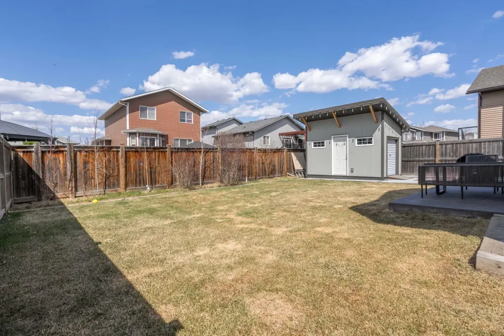 5204 33 Avenue Camrose AB T4V 4E2