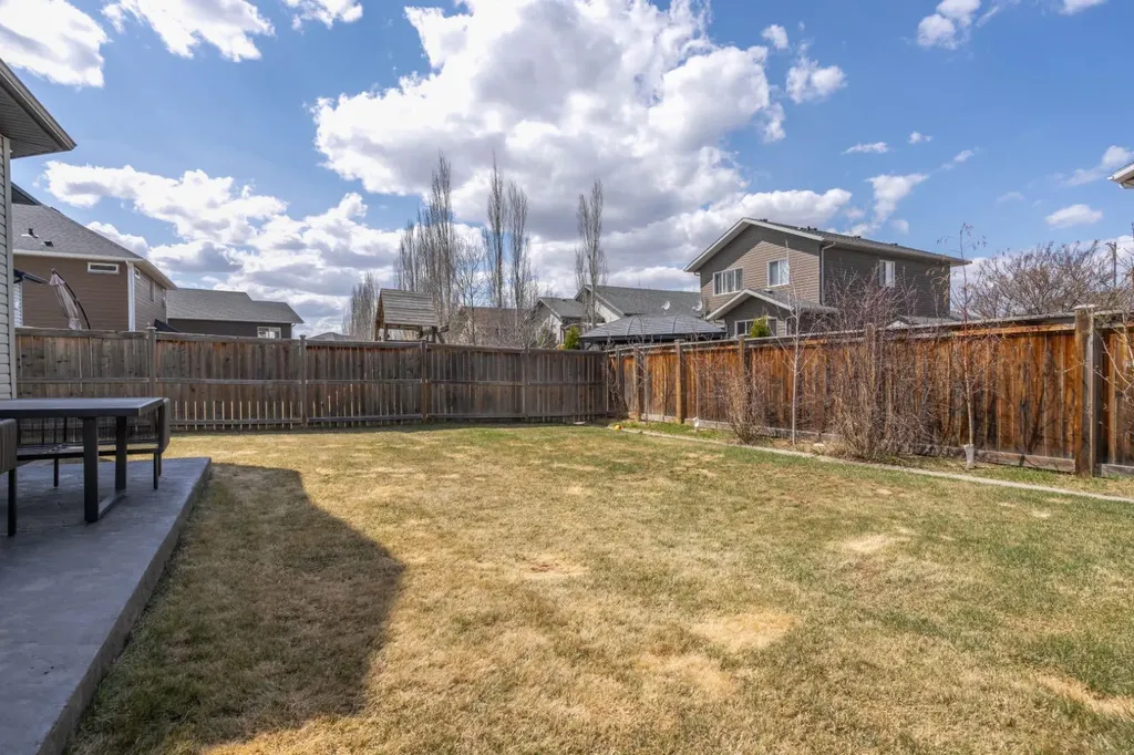 5204 33 Avenue Camrose AB T4V 4E2