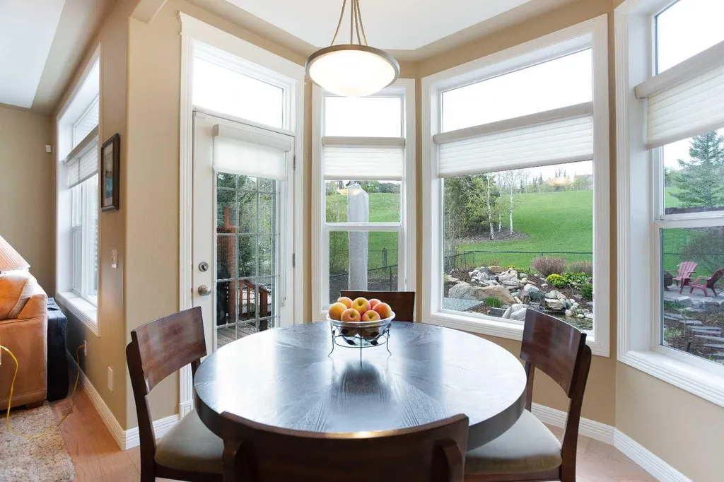 30 Discovery Ridge Gardens SW Calgary AB T3H 5L6