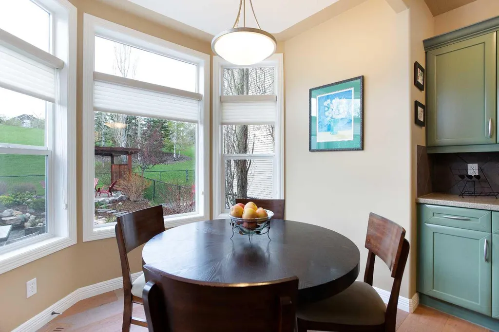 30 Discovery Ridge Gardens SW Calgary AB T3H 5L6