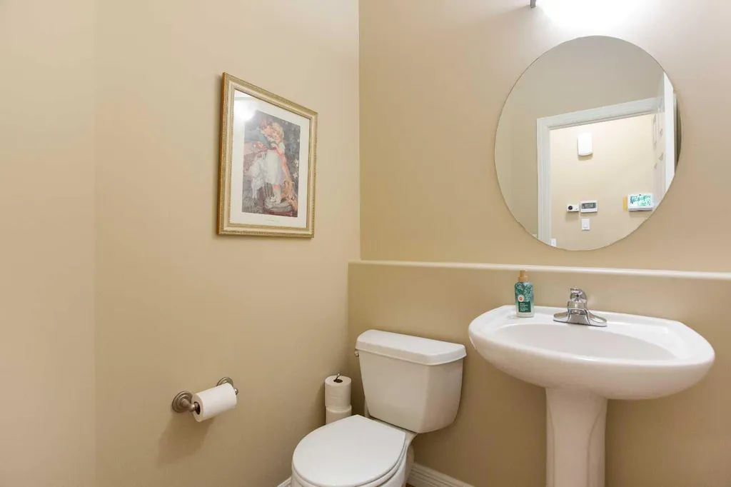 30 Discovery Ridge Gardens SW Calgary AB T3H 5L6