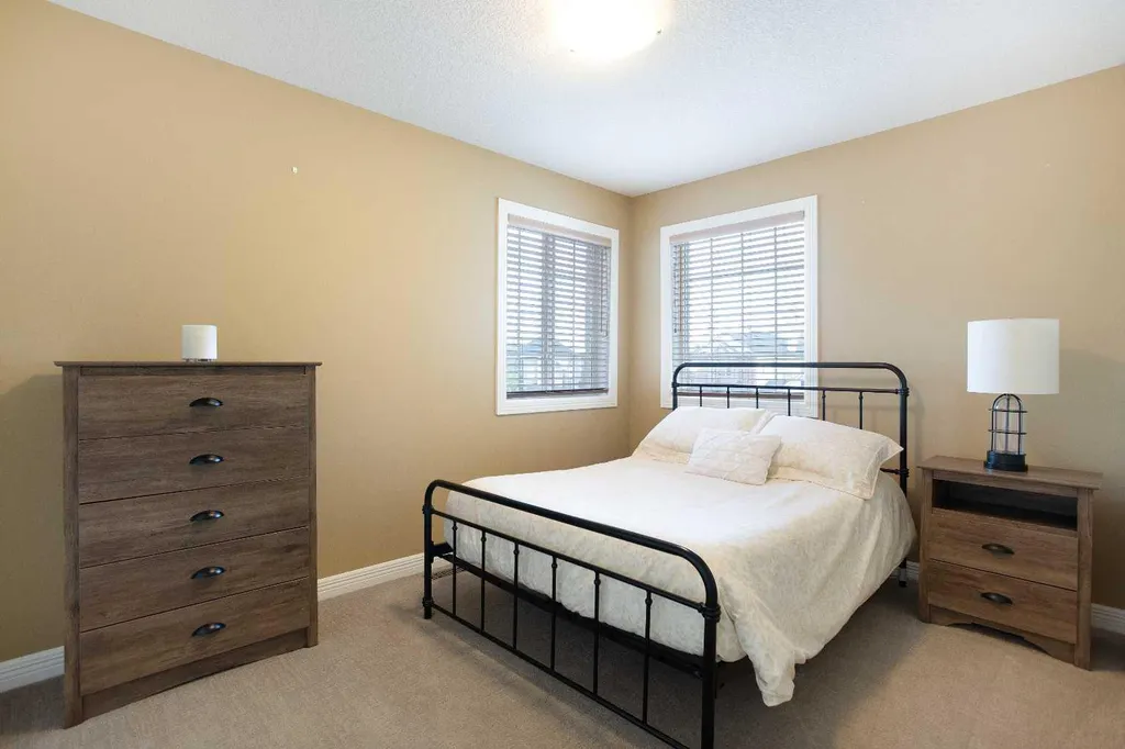 30 Discovery Ridge Gardens SW Calgary AB T3H 5L6