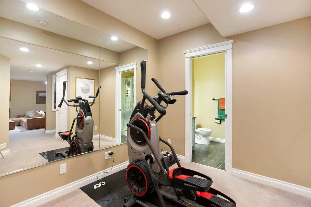 30 Discovery Ridge Gardens SW Calgary AB T3H 5L6