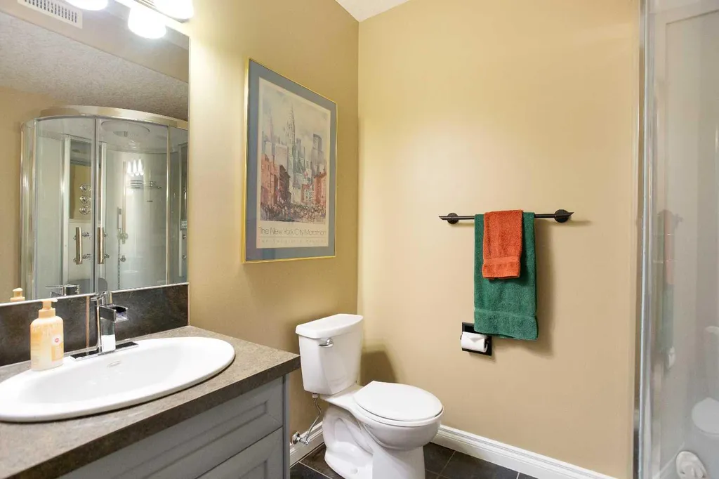 30 Discovery Ridge Gardens SW Calgary AB T3H 5L6