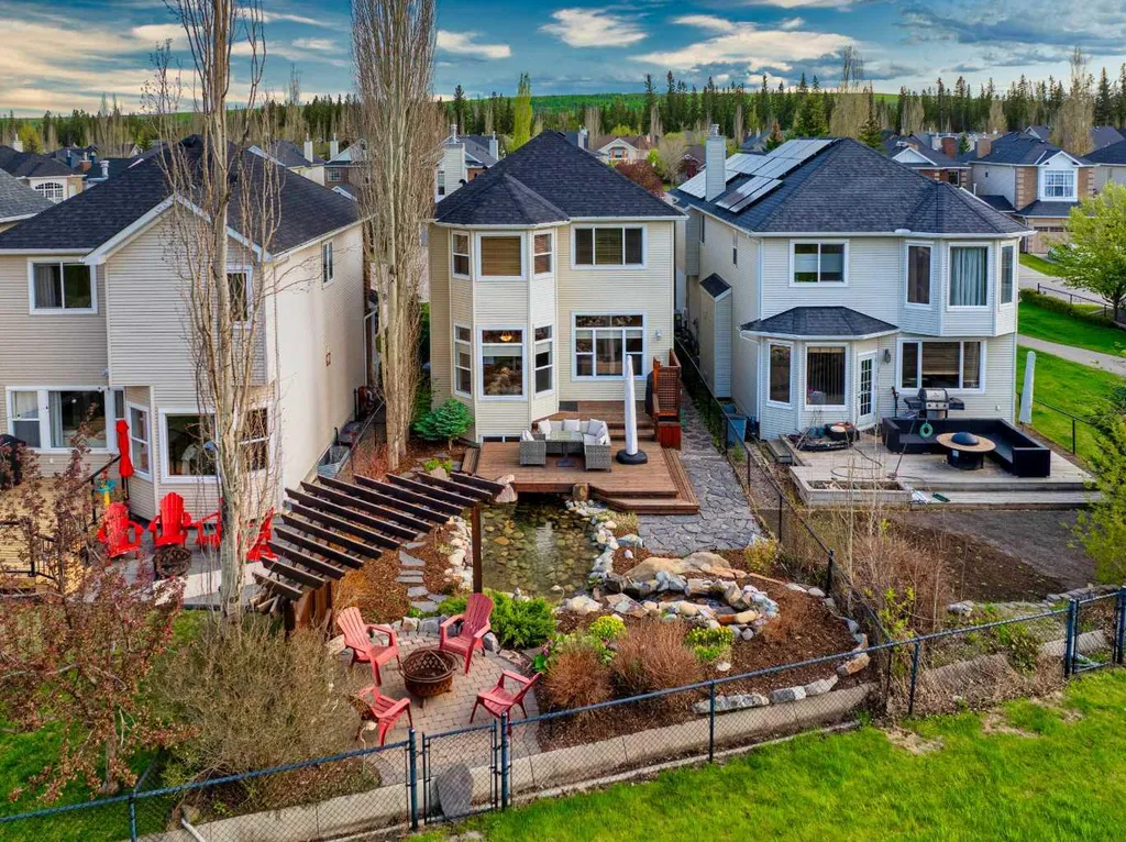 30 Discovery Ridge Gardens SW Calgary AB T3H 5L6