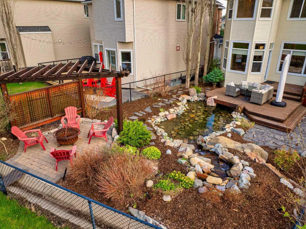 30 Discovery Ridge Gardens SW Calgary AB T3H 5L6