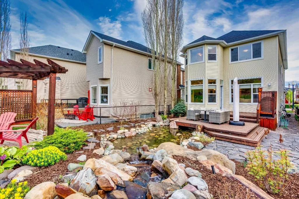 30 Discovery Ridge Gardens SW Calgary AB T3H 5L6
