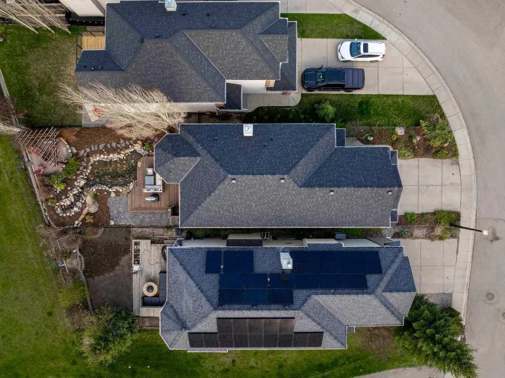 30 Discovery Ridge Gardens SW Calgary AB T3H 5L6