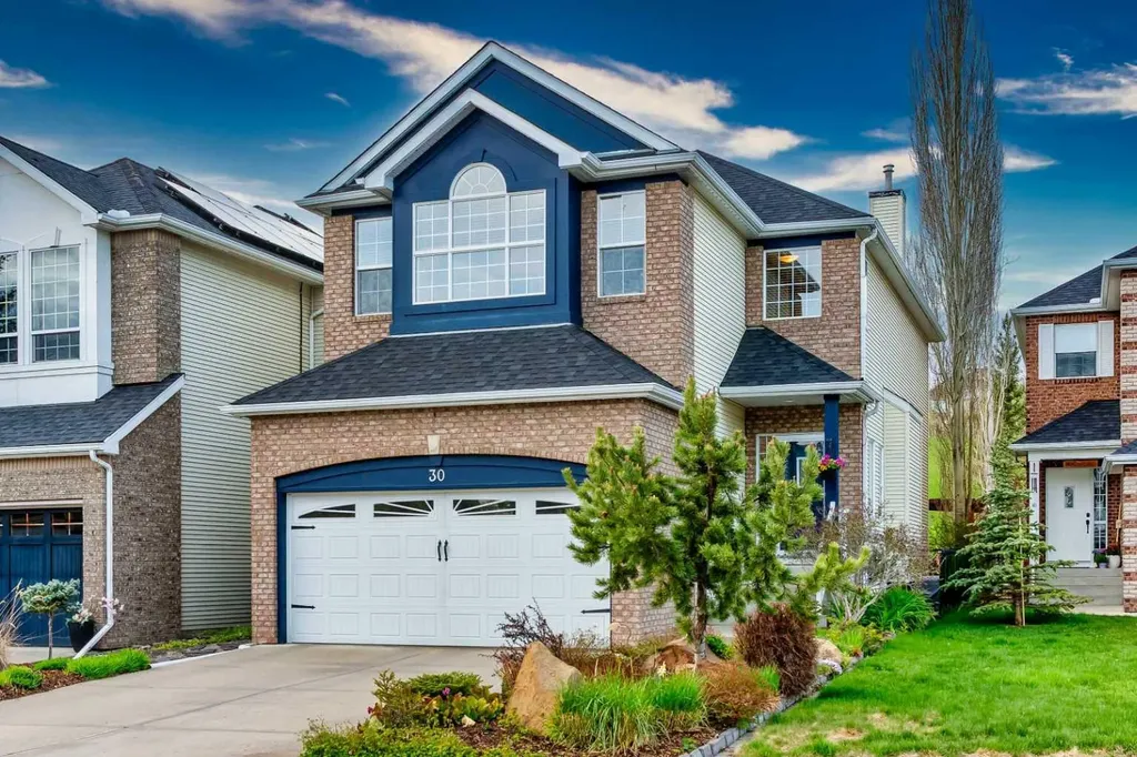 30 Discovery Ridge Gardens SW Calgary AB T3H 5L6