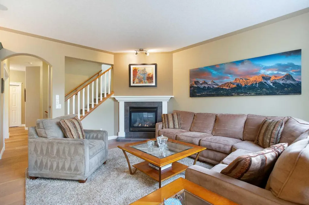 30 Discovery Ridge Gardens SW Calgary AB T3H 5L6