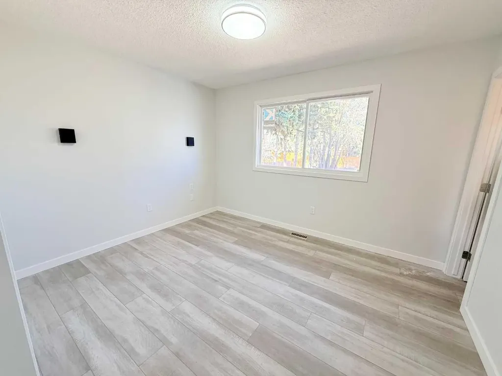 318 5 Avenue Wainwright AB T9W 1A7