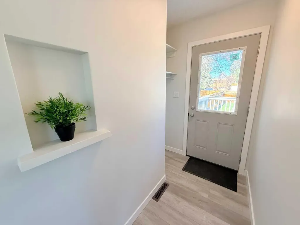 318 5 Avenue Wainwright AB T9W 1A7