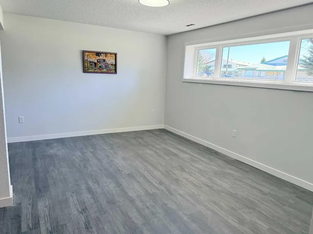 318 5 Avenue Wainwright AB T9W 1A7