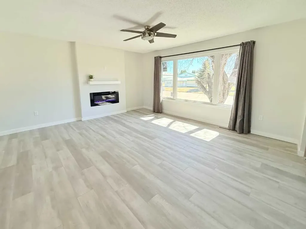318 5 Avenue Wainwright AB T9W 1A7