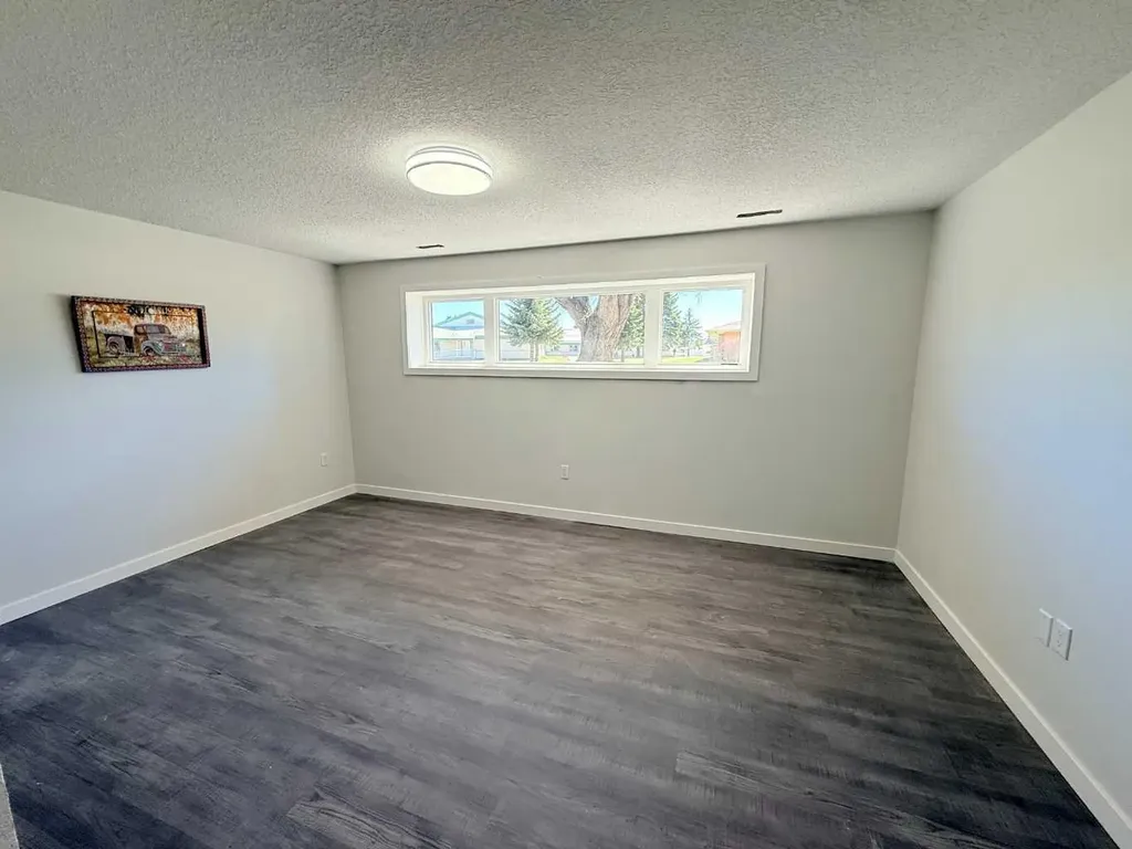 318 5 Avenue Wainwright AB T9W 1A7