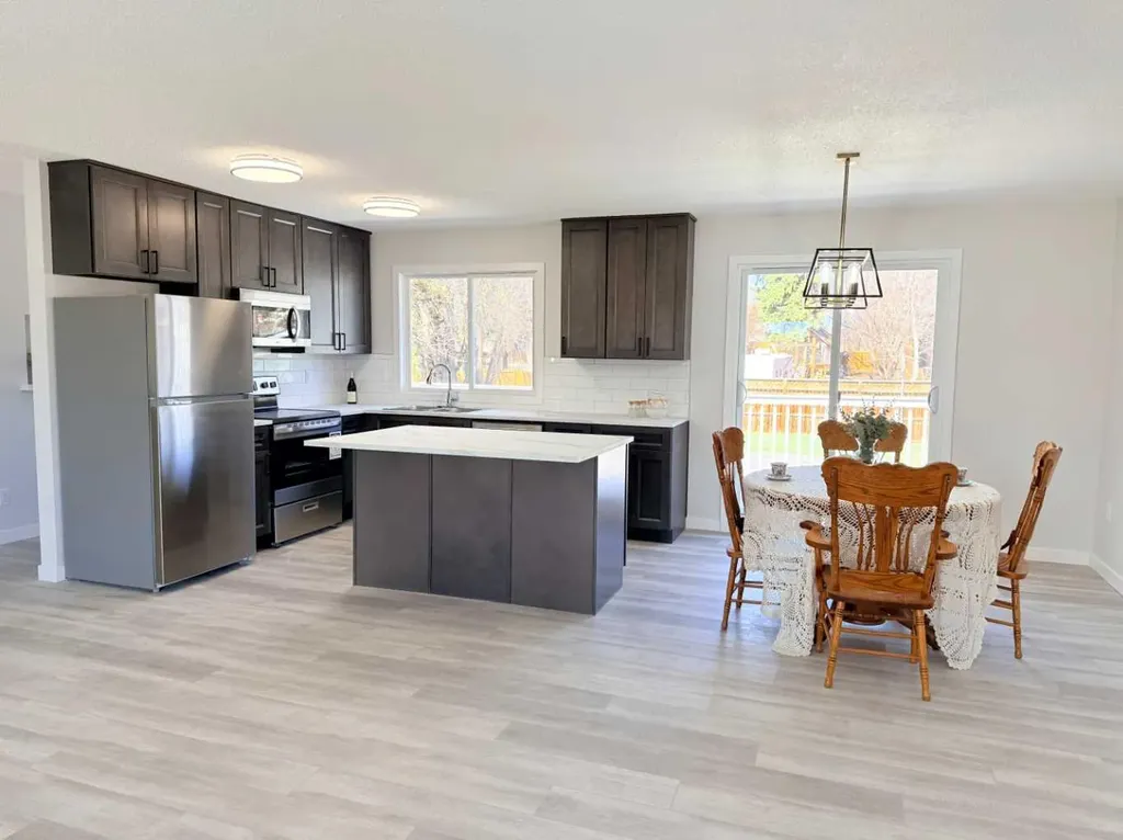 318 5 Avenue Wainwright AB T9W 1A7