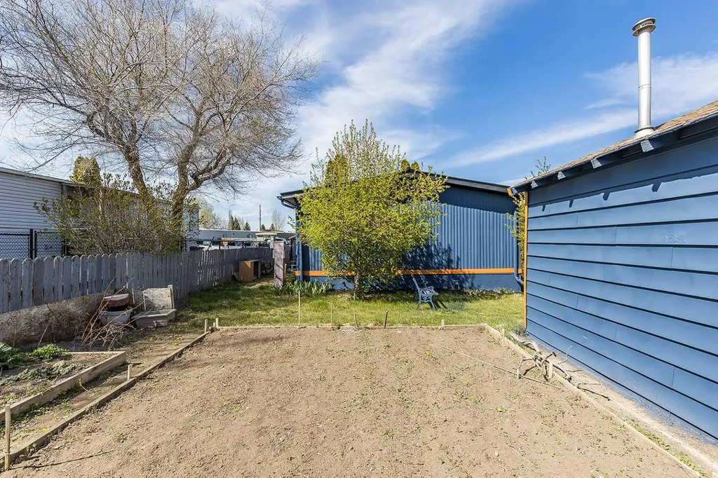 4000 13 Avenue SE Medicine Hat AB T1B 1J3