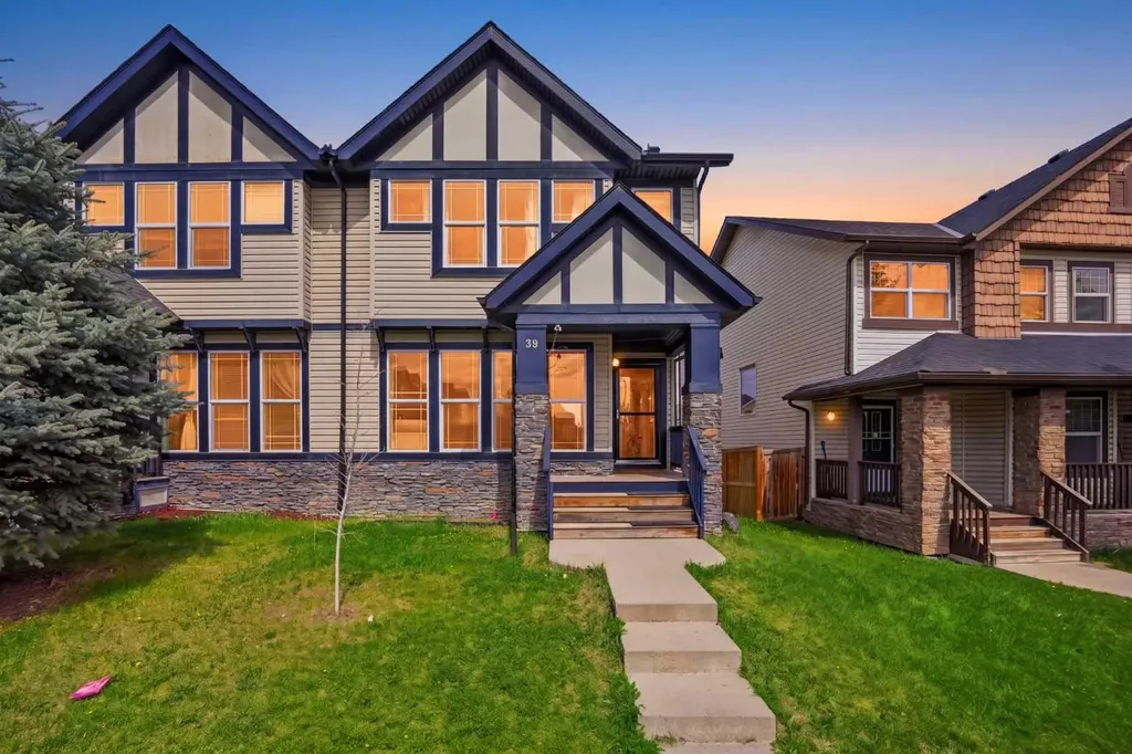 39 Panora Square NW Calgary AB T3K 0R8