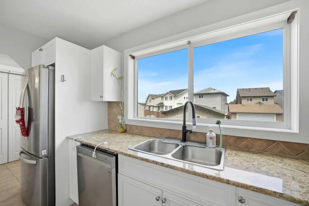 39 Panora Square NW Calgary AB T3K 0R8