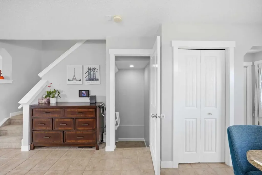 39 Panora Square NW Calgary AB T3K 0R8