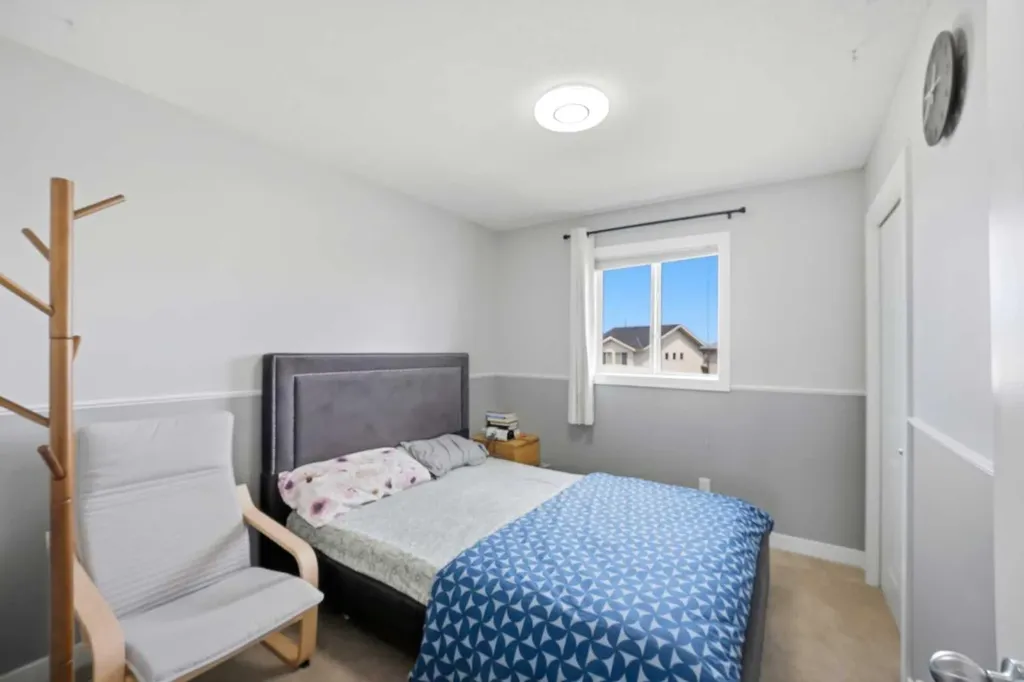 39 Panora Square NW Calgary AB T3K 0R8